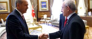 Nach dem Putschversuch pflegt Erdogan ein entspannteres Verhältnis zum Chef der größten Oppositionspartei, Kemal Kilicdaroglu. 