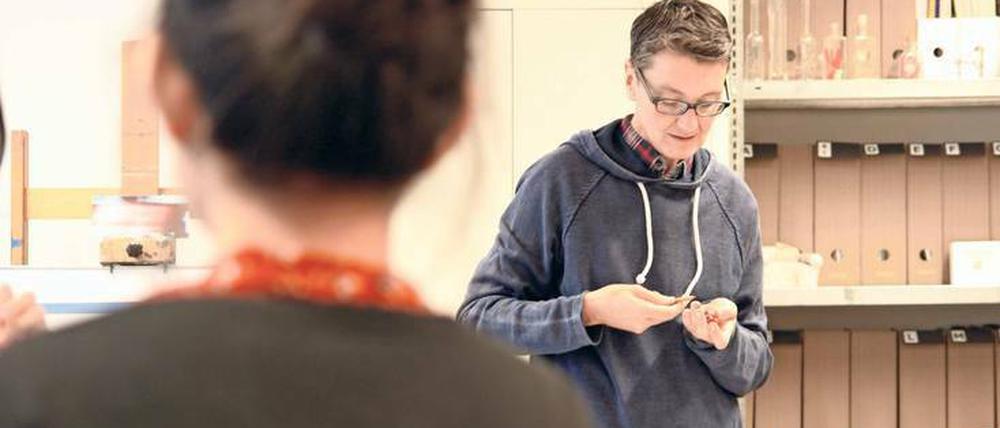 Seltene Ausnahme. Fast alle Juniorprofessoren werden nach der Evaluation weiter beschäftigt. Bei Nanna Lüth (hier in einem Seminar an der UdK) soll es anders sein.