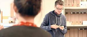 Seltene Ausnahme. Fast alle Juniorprofessoren werden nach der Evaluation weiter beschäftigt. Bei Nanna Lüth (hier in einem Seminar an der UdK) soll es anders sein.