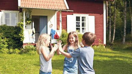 Zuerst fremdelt man, dann beginnt der Spaß. Tagesspiegel-Autorin Nicola Kuhn wollte unbedingt Urlaub in einem Schweden-Häuschen machen und hat dadurch den Wohnungstausch als neue Reisemöglichkeit entdeckt. 