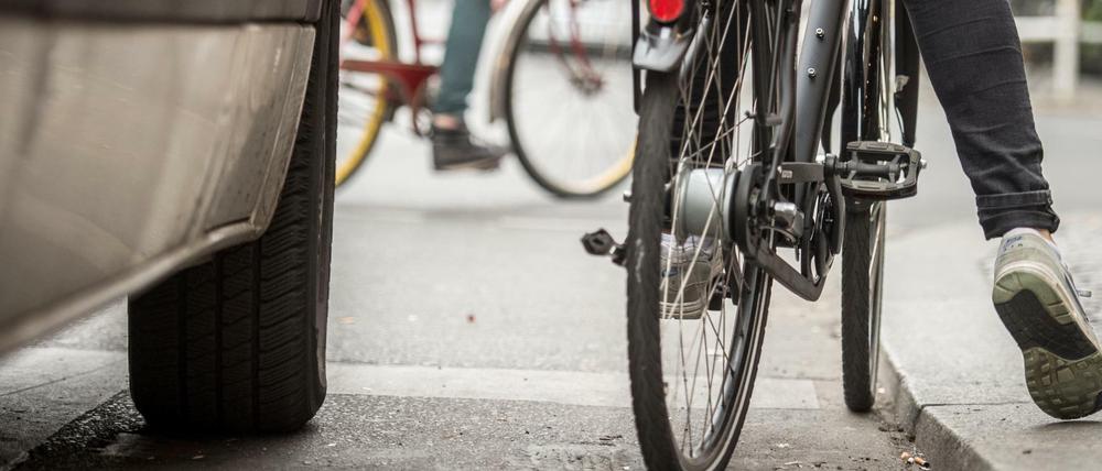 Oft behindern Rad- und Autofahrer sich gegenseitig. 