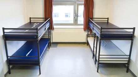 Blick in das Zimmer einer Erstaufnahmeeinrichtung für Asylbewerber.
