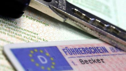 Nicht nur bei Verkehrsdelikten soll der Führerschein entzogen werden. 
