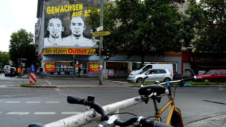Die Badstraße - auch bekannt für das Wandgemälde mit den Boateng-Brüdern.