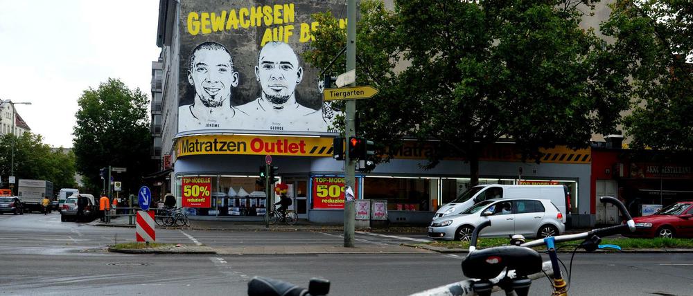 Die Badstraße - auch bekannt für das Wandgemälde mit den Boateng-Brüdern.