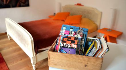 Schön gemütlich, und Infos gibt es auch: Ferienwohnungen sind für viele Urlauber eine bequeme, günstige Alternative zum Hotel.