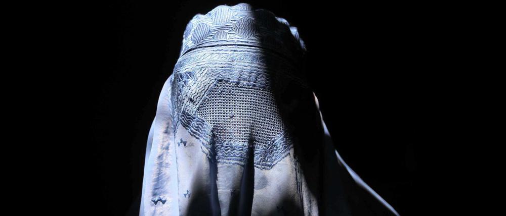 Eine Frau mit Burka.