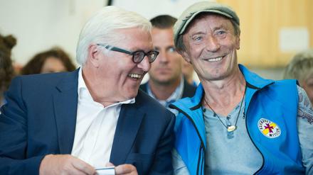 Gute Bekannte. Frank-Walter Steinmeier (links) in der Bahnhofsmission mit deren Leiter Dieter Puhl. 