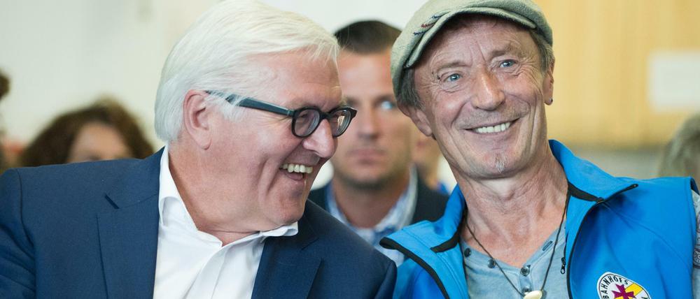 Gute Bekannte. Frank-Walter Steinmeier (links) in der Bahnhofsmission mit deren Leiter Dieter Puhl. 