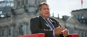 Bundeswirtschaftsminister und SPD-Bundesvorsitzender Sigmar Gabriel beim ARD-Sommerinterview.