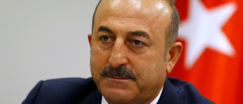 Außenminister Mevlüt Cavusoglu drohte den Diplomaten am Donnerstag mit rechtlichen Schritten.