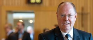 Unter den SPD-Politikern ist nach wie vor der frühere Kanzlerkandidat Peer Steinbrück der Abgeordnete mit den höchsten Nebeneinkünften in der laufenden Legislaturperiode. 