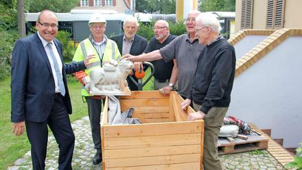 Gerhard Hanke, Michael Krüger, der Abgeordnete Peter Trapp, Wolfgang Kleßen, Horst Pessel und Rainer Nitsch vom Kladower Forum (v.l.n.r.).
