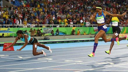 Der Rumpf zählt: Shaunae Miller überholt Allyson Felix im Flug. 