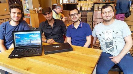 Vier der sechs App-Entwickler: Ghaith Zamrik (19), Omar Alshafai (30), Ahmad Alarashi (30) und Yazan Salmo (20) (von links nach rechts).