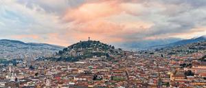 Unter den Wolken. Die 1,6-Millionen-Metropole Quito liegt mitten in den Anden – und wird immer mehr auch zum touristischen Zentrum.