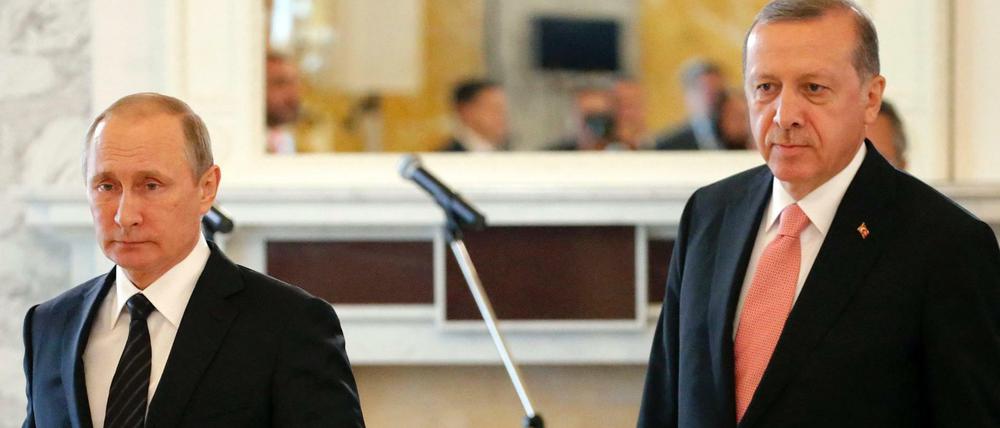 Der russische Präsident Wladimir Putin und der türkische Präsident Recep Tayyip Erdogan demonstrierten am Dienstag Einigkeit - erzielt haben sie sie noch nicht. 