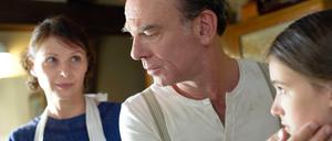 Mutter, Vater, Kind. Nicole Max, Martin Wuttke und Carolina Cardoso in "Fieber".