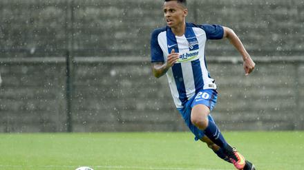 Herthas Neuzugang Allan am Ball im Testspiel gegen Al-Jazira. 