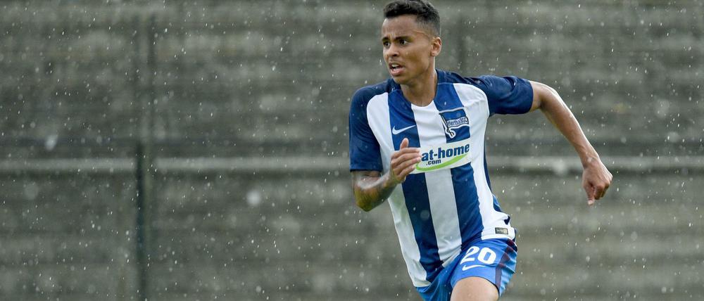 Herthas Neuzugang Allan am Ball im Testspiel gegen Al-Jazira. 