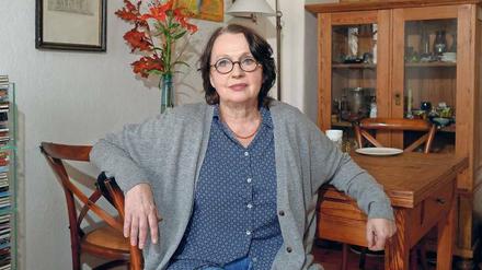 Gelassen. Katja Lange-Müller, geboren 1951 in Berlin-Lichtenberg, arbeitete in ihrer Jugend als Hilfskrankenschwester in der psychiatrischen Klinik der Charité.