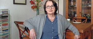 Gelassen. Katja Lange-Müller, geboren 1951 in Berlin-Lichtenberg, arbeitete in ihrer Jugend als Hilfskrankenschwester in der psychiatrischen Klinik der Charité.