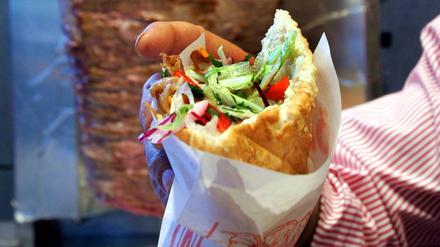 Döner hat mehrere Menschen am Potsdamer Platz krank gemacht.