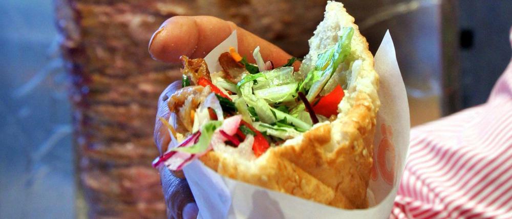 Döner hat mehrere Menschen am Potsdamer Platz krank gemacht.