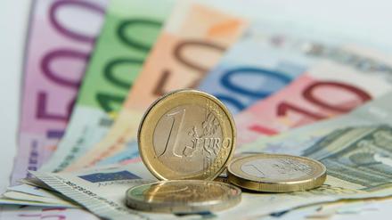 Die Parteien streiten um's Geld.