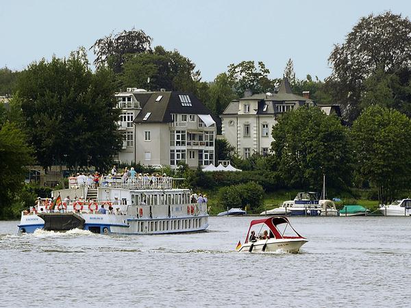 Reger Verkehr. Der Griebnitzsee in Potsdam ist beliebt. Um den geplanten Uferweg gibt es seit Jahren Streit. Am Grimnitzsee in der Schorfheide ist es friedlicher.