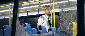 Tatort. Nach der Attacke auf einen Shuttle-Bus ermittelt die Polizei ein seltsames Ergebnis.