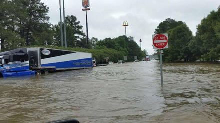 Überflutete Straßen in Denham Springs, Livingston Parish, Louisiana.