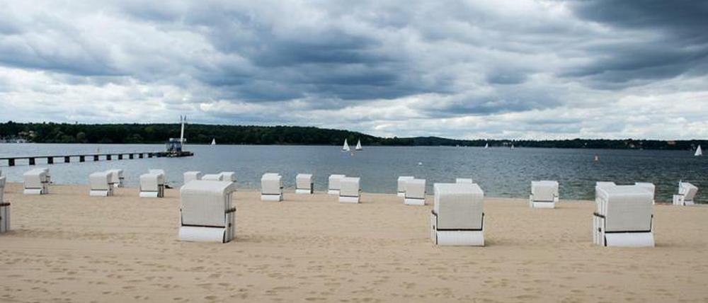 Platz da. Zwar hat der Wannsee knapp 20 Grad, aber zum Baden lädt das Strandbad bei der kalten Luft zurzeit nicht ein.