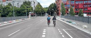 Frisch gestrichelt. Die Spurmarkierungen auf der Monumentenbrücke sind etwas rätselhaft.