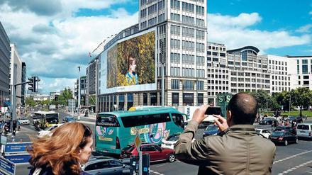 Attraktive Attrappe. Die Ecke an der Leipziger zur Ebertstraße ist als letzte noch unbebaut. 