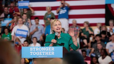 Hillary Clinton sprach Donald Trump auch die Eignung als Oberbefehlshaber der Streitkräfte ab.
