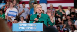 Hillary Clinton sprach Donald Trump auch die Eignung als Oberbefehlshaber der Streitkräfte ab.