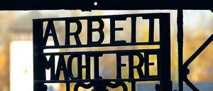 Ort des Schreckens. Eingangstor der KZ-Gedenkstätte Dachau. 