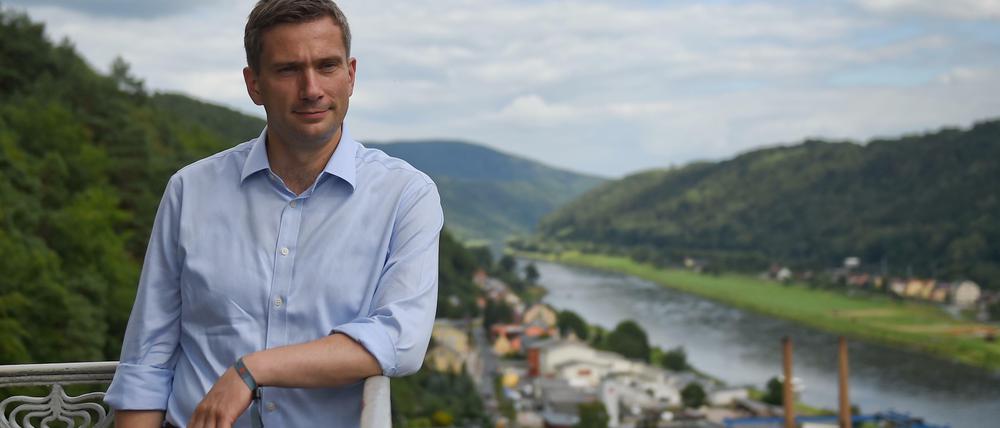 Martin Dulig - hier an der Elbe bei Bad Schandau - ist SPD-Landeschef, Wirtschaftsminister und stellvertretender Ministerpräsident in Sachsen.