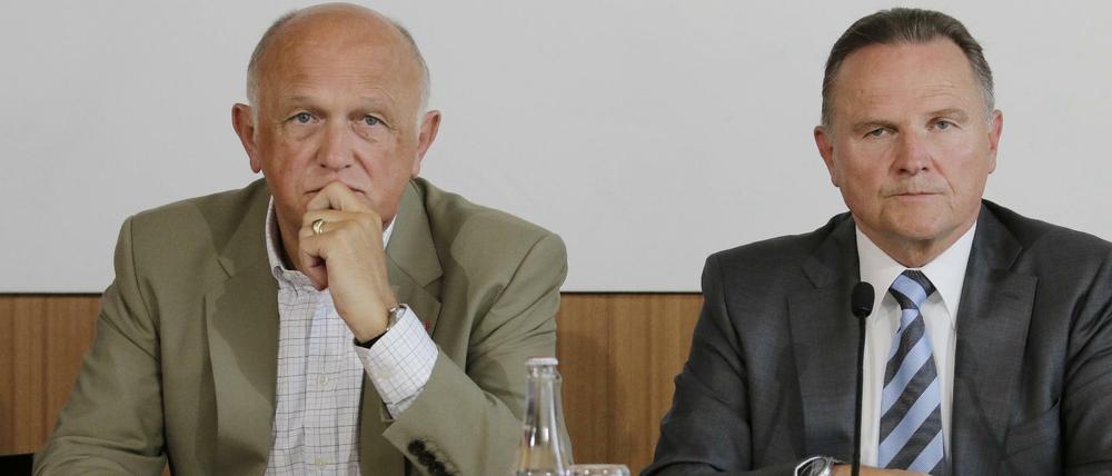 Hans-Joachim Berg, stellvertretender Landesvorsitzender (links) und der Spitzenkandidat der Berliner AfD, Georg Pazderski.