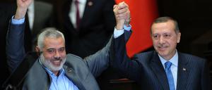Alte Freunde: Präsident Recep Tayyip Erdogan und der Hamas-Terrorist Ismail Haniyeh.