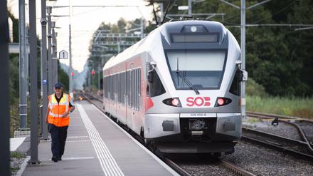 In diesem Zug griff der Mann Passagiere an.