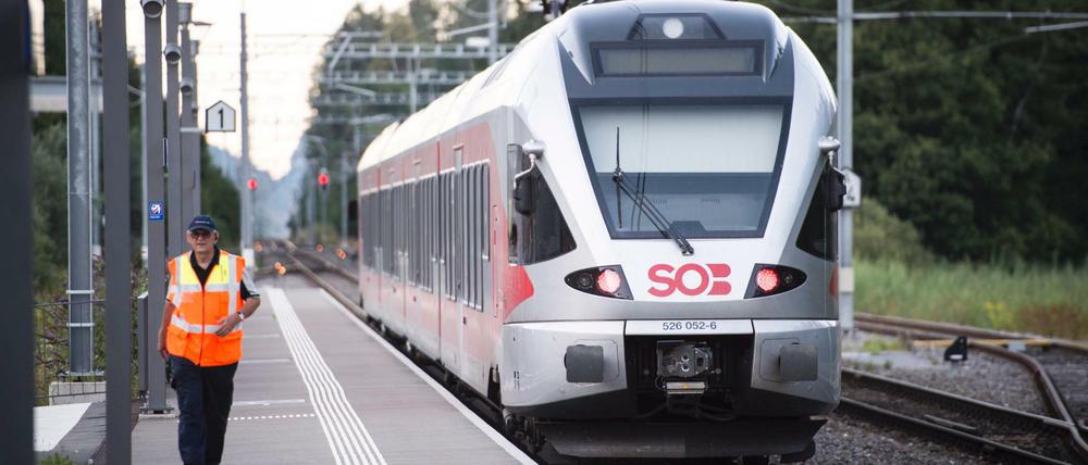 In diesem Zug griff der Mann Passagiere an.