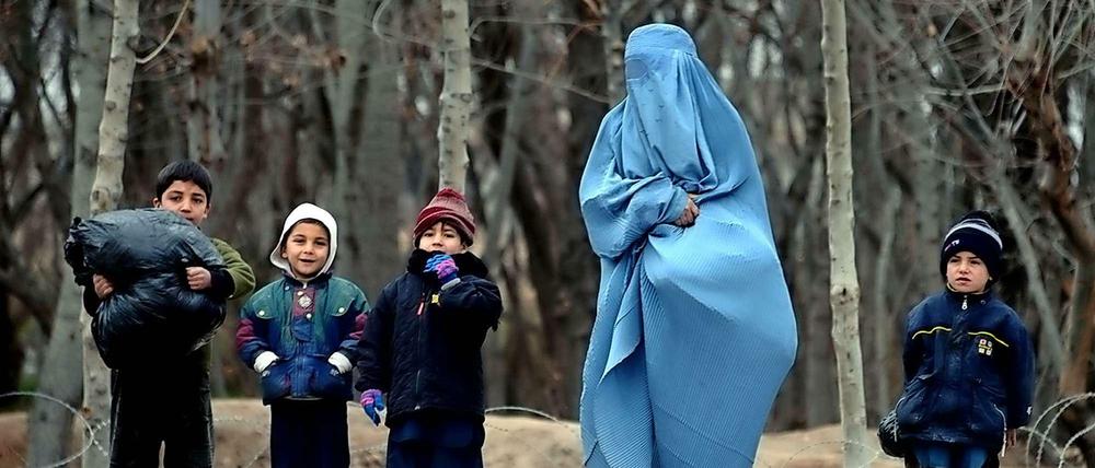 Die Burka, hier ein Bild aus Afghanistan, sieht man in Deutschland so gut wie nie. 