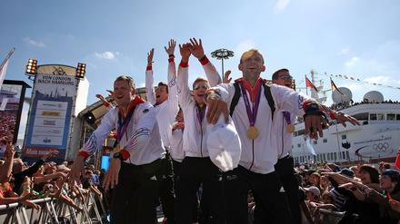 Alle vier Jahre wieder. Am Dienstag werden Deutschlands Olympioniken in Frankfurt empfangen. Dann wird es vermutlich ähnlich gut gelaunt zur Sache gehen wie vor vier Jahren beim Empfang in Hamburg.
