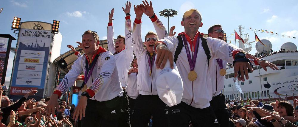 Alle vier Jahre wieder. Am Dienstag werden Deutschlands Olympioniken in Frankfurt empfangen. Dann wird es vermutlich ähnlich gut gelaunt zur Sache gehen wie vor vier Jahren beim Empfang in Hamburg. 