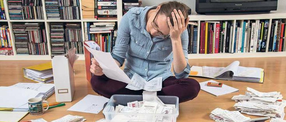 Projekt Steuererklärung. Für zeitweilig unübersichtliche Ordnungsablagen sollte man sich einen festen Ort einrichten. Ansonsten gilt: Die Dinge an ihren Platz zurückzustellen, sobald man sie nicht mehr verwendet.