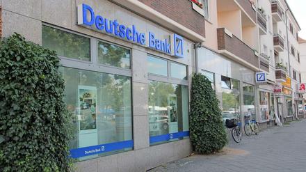 Besonders die drohende Schließung der Filiale in der Wilhelmstraße ist umstritten.