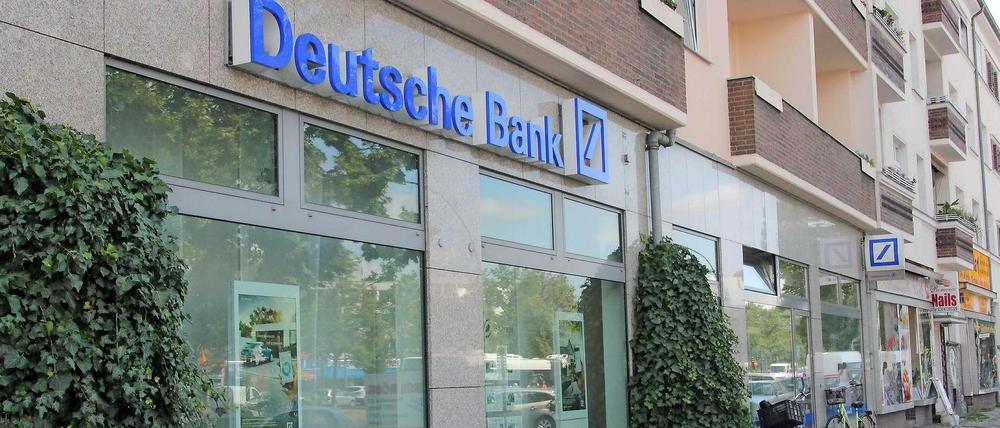 Besonders die drohende Schließung der Filiale in der Wilhelmstraße ist umstritten.