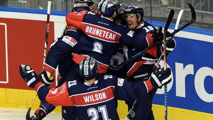 So kann es weitergehen. Die Eisbären starten mit einem Sieg in die Champions League.